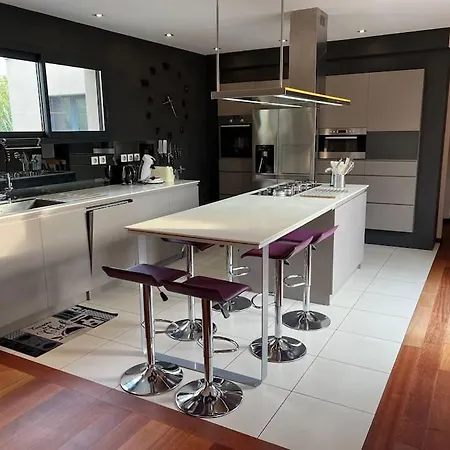 Splendide Avec Piscine Et Salle Cinema Villa