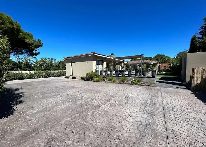 Splendide Avec Piscine Et Salle Cinema