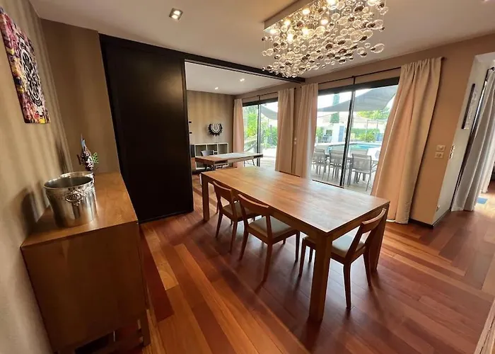 Splendide Avec Piscine Et Salle Cinema